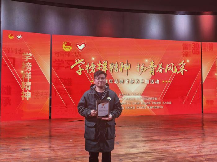 李振单人.jpg
